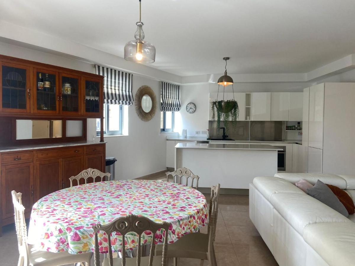 Cozy 2 Bedroom Near Seafront Gzira